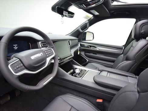 New 2026 Jeep Grand Wagoneer Limited AWD/4WD image 36