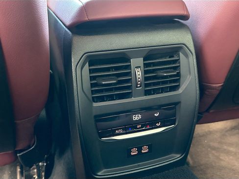 Used 2022 BMW 330i Sedan w/ M Sport Package image 25