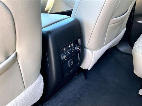 Used 2019 Buick Enclave Essence image 19