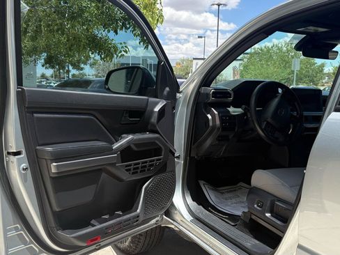 Used 2025 Toyota Tacoma SR5 AWD/4WD image 15