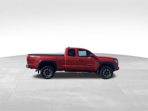 Used 2017 Toyota Tacoma TRD Off-Road w/ Tow Package image 6