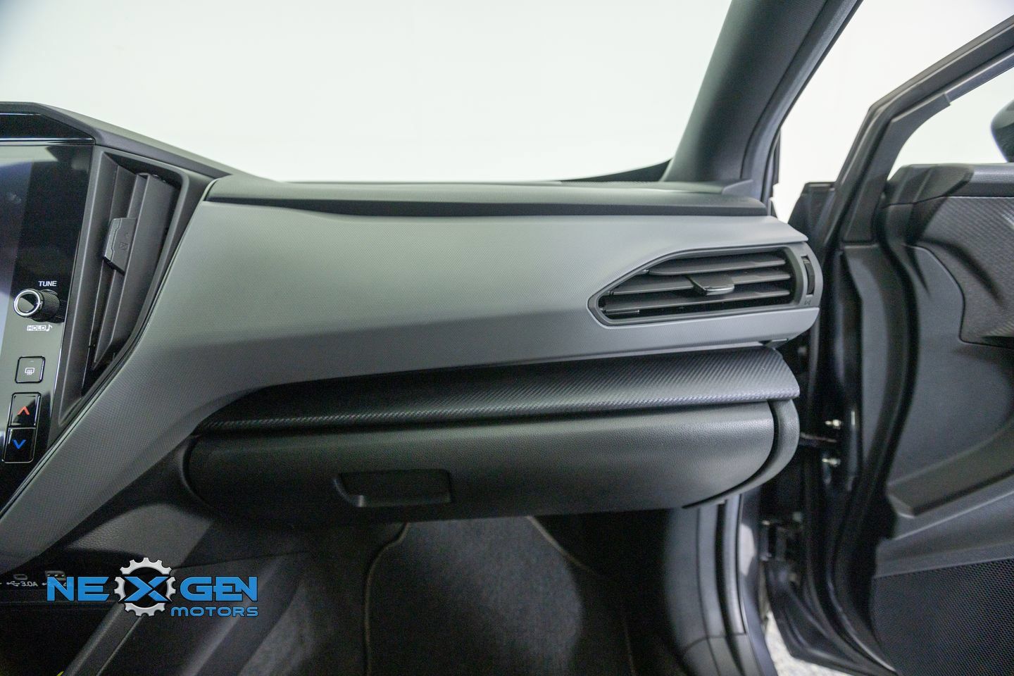 Used 2025 Subaru Crosstrek 2.5i Sport w/ Crosstrek Mirror Package AWD/4WD image 41
