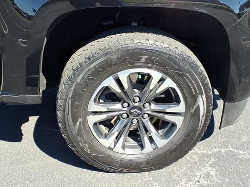 Used 2022 Chevrolet Colorado Z71 image 11