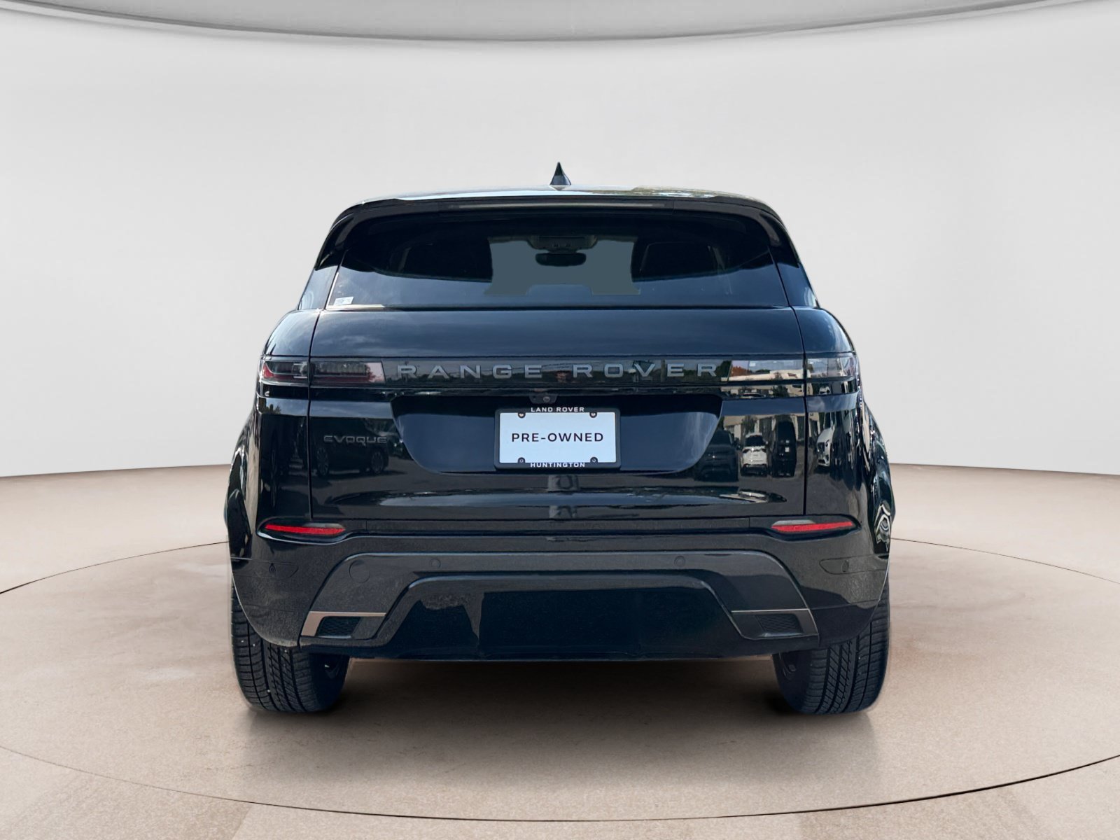 Used 2025 Land Rover Range Rover Evoque Dynamic SE AWD/4WD image 4
