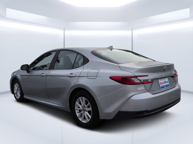 Used 2025 Toyota Camry LE FWD image 5