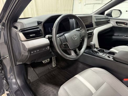 Used 2025 Toyota Camry SE image 10