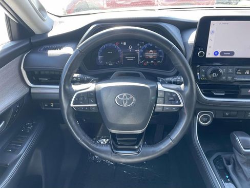 Used 2025 Toyota Grand Highlander AWD image 26