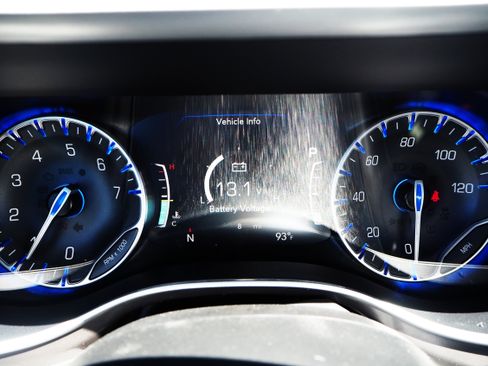 New 2025 Chrysler Pacifica Select w/ Uconnect Theater Family Group image 32