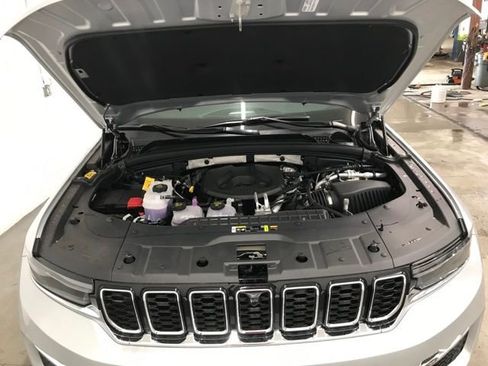 New 2025 Jeep Grand Cherokee Limited 4xe w/ Luxury Tech Group II image 39