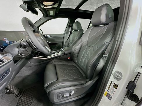Used 2025 BMW X5 xDrive50e image 26