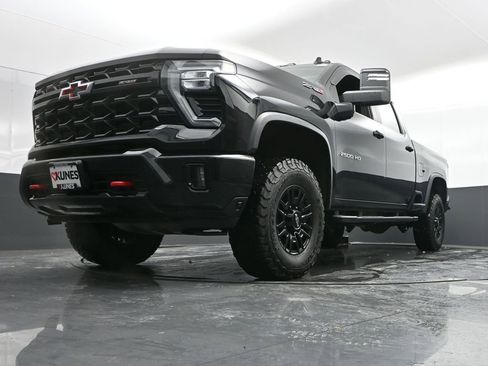 Used 2024 Chevrolet Silverado 2500 ZR2 w/ Technology Package image 49