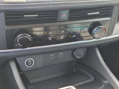 Used 2023 Nissan Rogue S image 22