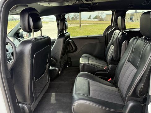 Used 2014 Chrysler Town & Country S image 19