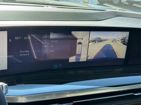 Used 2025 Cadillac Escalade Premium Luxury image 32