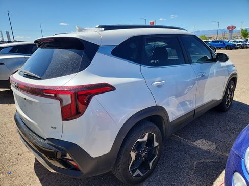 Used 2024 Kia Seltos EX image 4