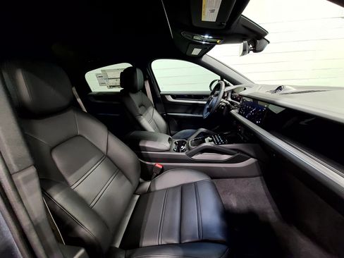 New 2026 Porsche Cayenne Coupe image 28