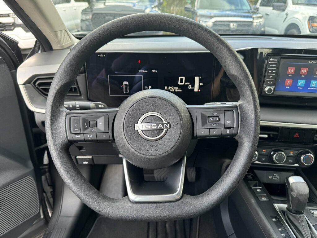 Used 2025 Nissan Kicks S FWD image 5