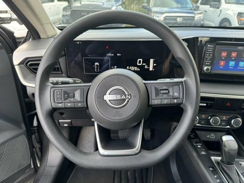 Used 2025 Nissan Kicks S FWD image 5