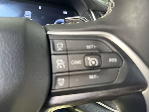 Used 2023 Jeep Grand Cherokee L Limited AWD/4WD image 29