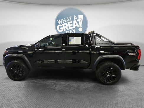 Certified 2025 Chevrolet Colorado Trail Boss w/ Midnight Edition AWD/4WD image 8