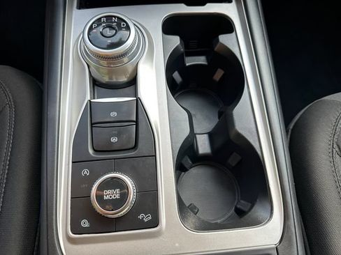 Used 2023 Ford Explorer XLT AWD/4WD image 37