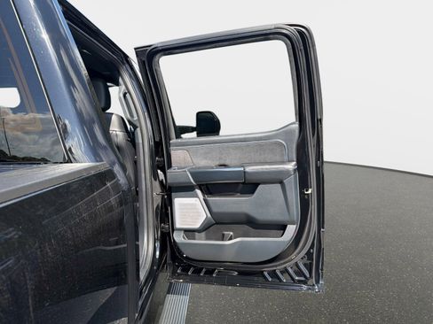 Used 2025 Ford F250 Platinum image 27