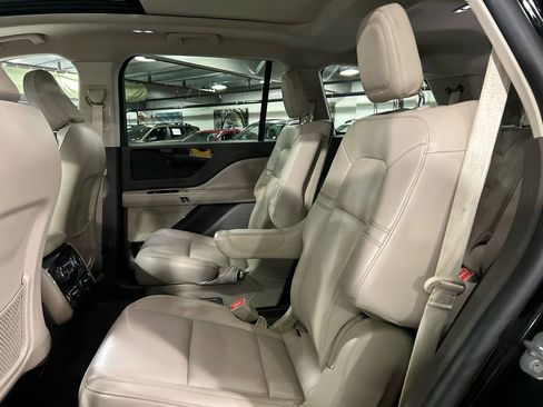 Used 2024 Lincoln Aviator AWD w/ Premium Package image 23