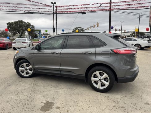 Certified 2023 Ford Edge SE image 9