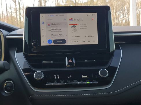 Used 2025 Toyota Corolla SE w/ SE Package image 24