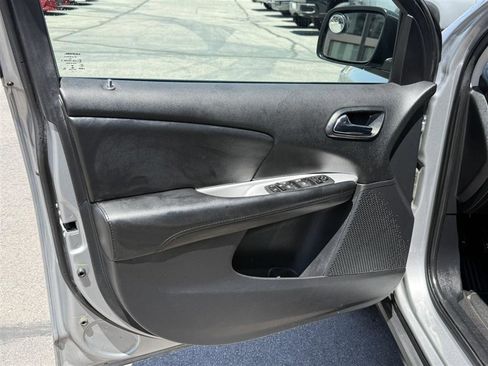 Used 2020 Dodge Journey SE FWD image 15