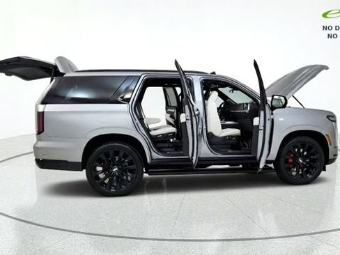 Used 2026 Cadillac Escalade Platinum Sport w/ LPO, ONYX Package AWD/4WD image 20