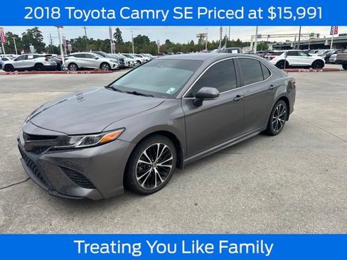 Used 2018 Toyota Camry SE w/ Convenience Package FWD image 1