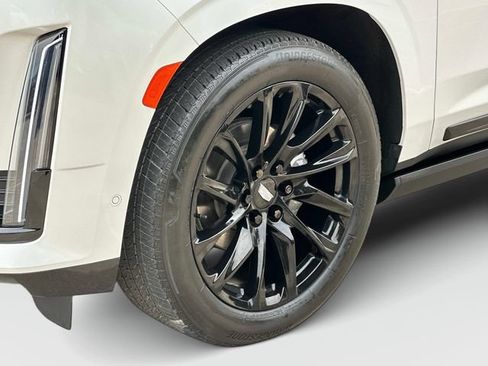 Used 2024 Cadillac Escalade ESV Sport w/ LPO, ONYX Package AWD/4WD image 29