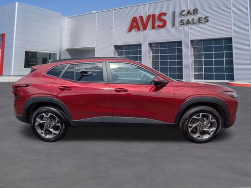 Used 2025 Chevrolet Trax LT w/ LT Convenience Package FWD image 7