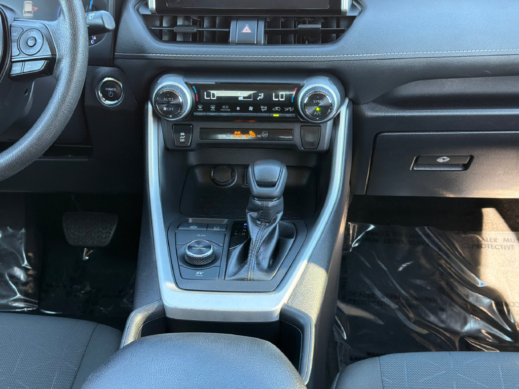 Used 2025 Toyota RAV4 XLE AWD/4WD image 15