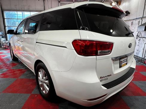 Used 2018 Kia Sedona LX image 5