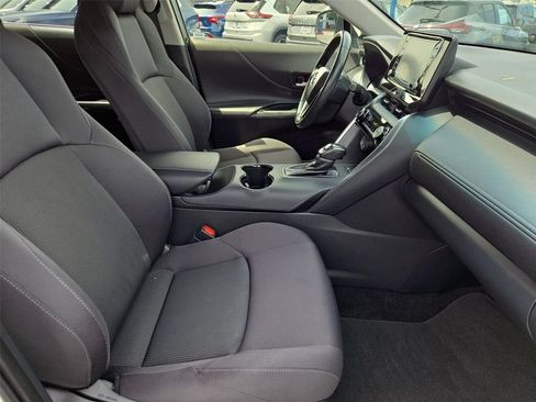 Used 2022 Toyota Venza LE AWD/4WD image 19
