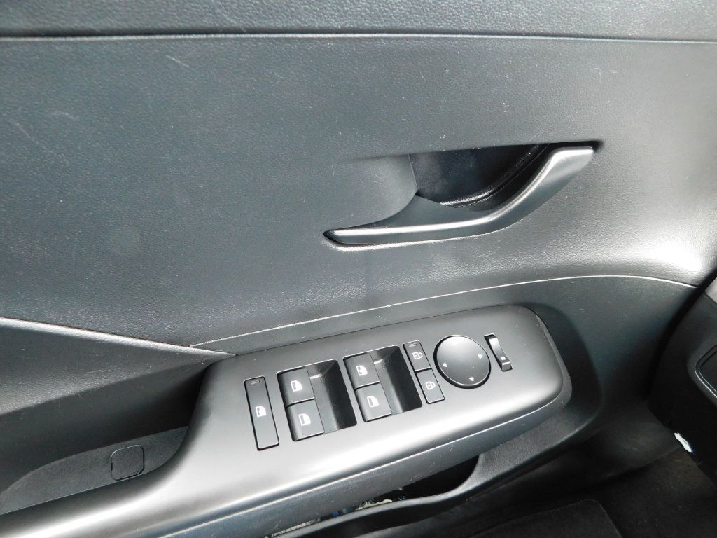 Used 2026 Hyundai Kona SE FWD image 25