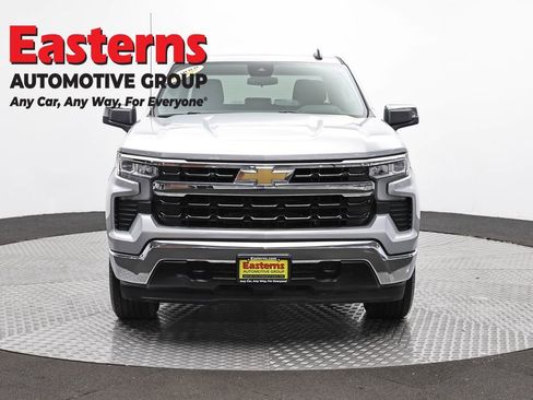 Used 2022 Chevrolet Silverado 1500 LT AWD/4WD image 2