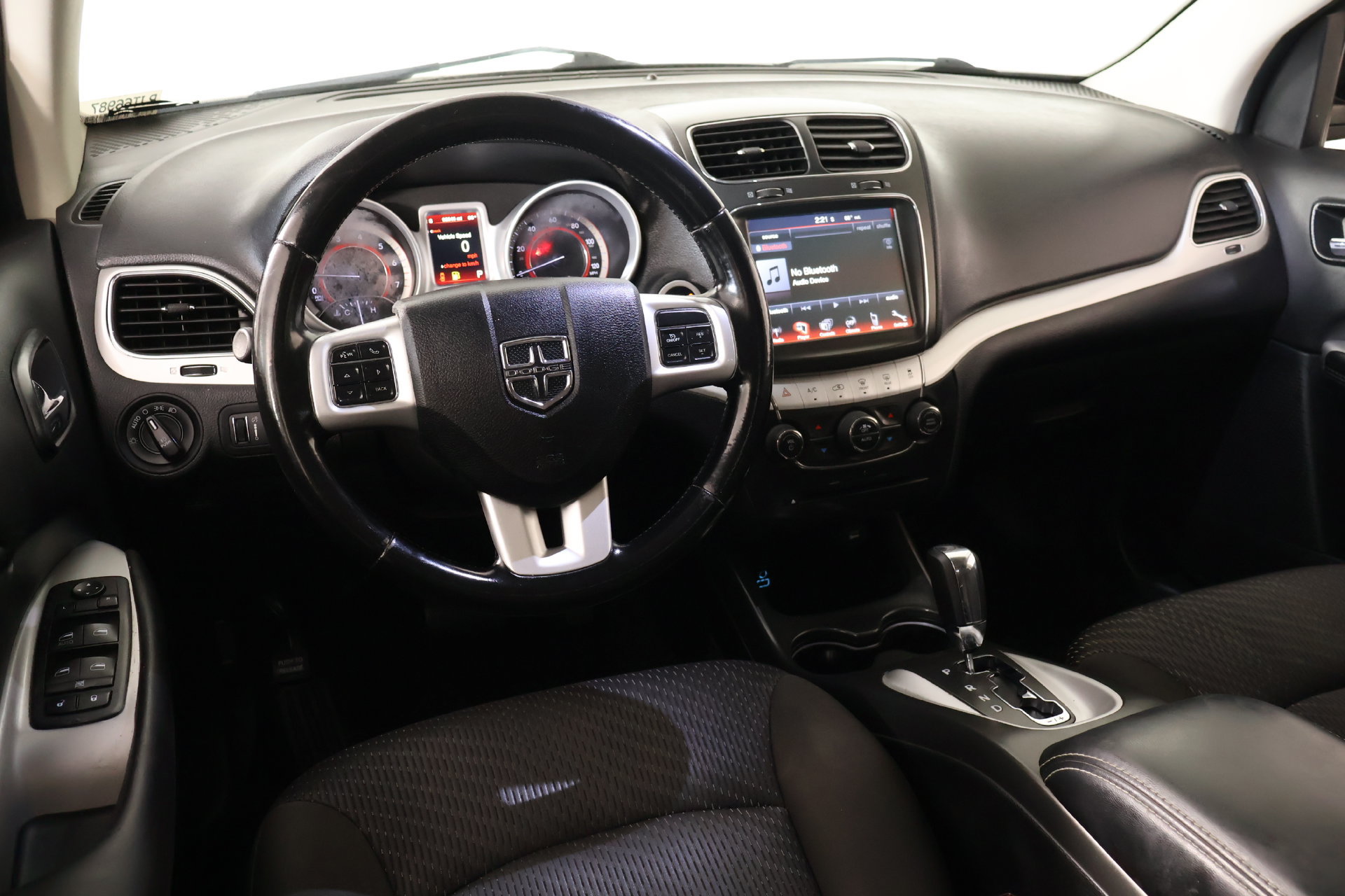 Used 2019 Dodge Journey SE FWD image 2