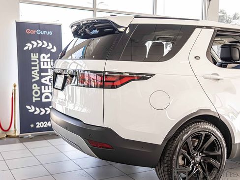 Used 2024 Land Rover Discovery S image 13