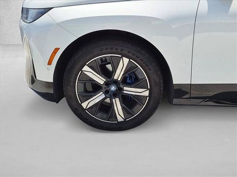 Used 2024 BMW iX xDrive50 w/ Premium Package AWD/4WD image 14