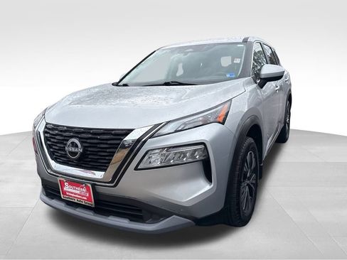 Used 2023 Nissan Rogue SV image 2