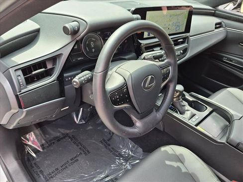 Used 2025 Lexus ES 300h w/ Premium Package FWD image 10
