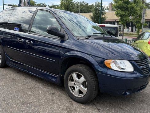 Used 2005 Dodge Grand Caravan SXT FWD image 1
