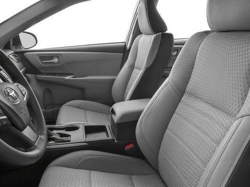 Used 2017 Toyota Camry XSE w/ Moonroof Package FWD image 9