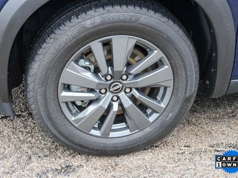 Used 2025 Nissan Pathfinder SV image 7