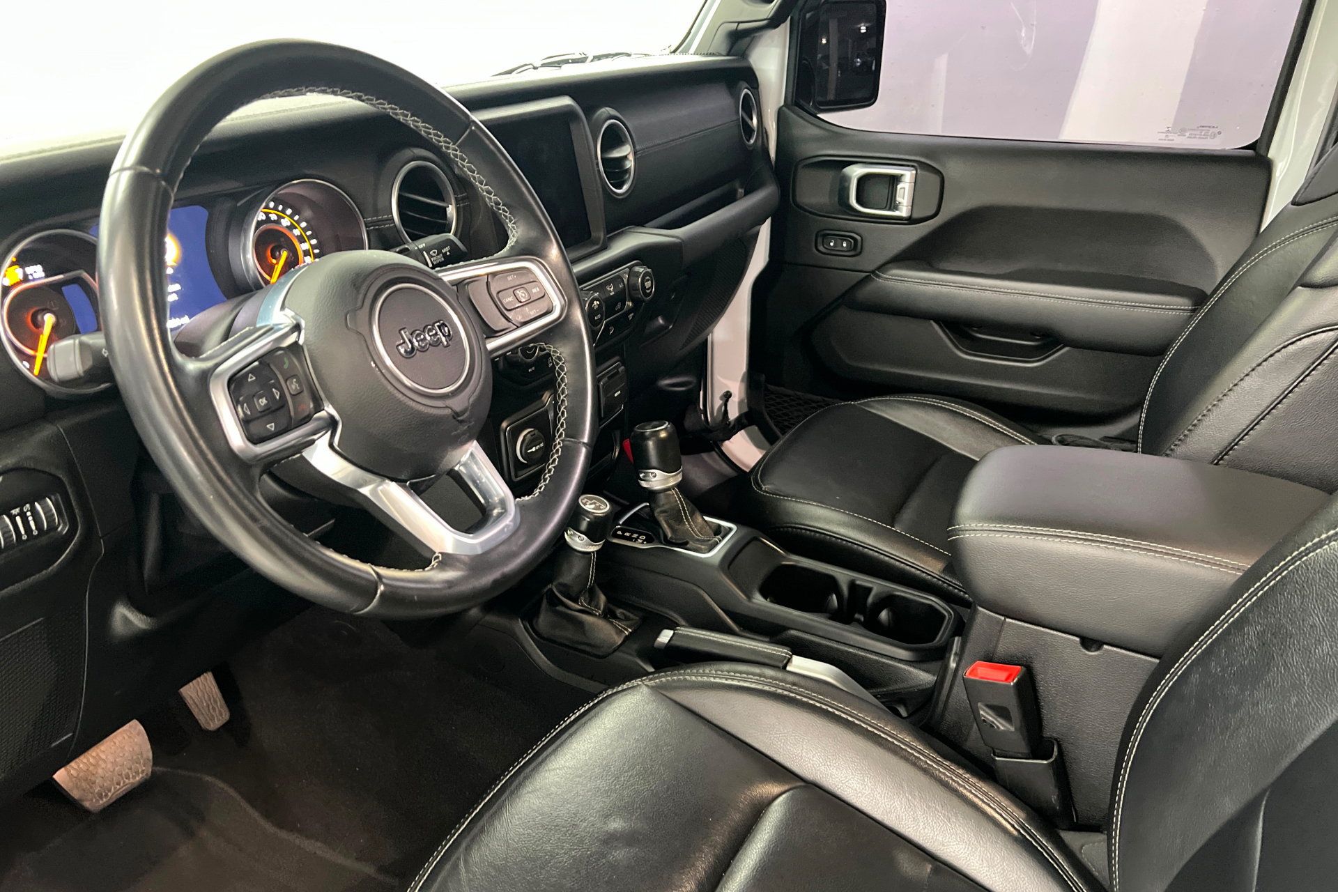 Used 2020 Jeep Wrangler Unlimited Sahara AWD/4WD image 16