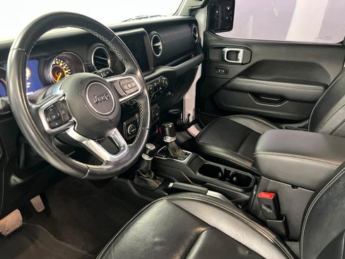 Used 2020 Jeep Wrangler Unlimited Sahara AWD/4WD image 16