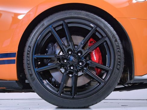 Used 2020 Ford Mustang Shelby GT500 w/ Technology Package RWD image 9